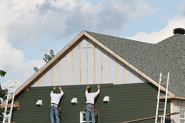 Professional Siding Contractor technician working in New London, OH